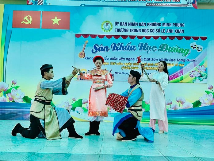 NSƯT Hạnh Thúy lan tỏa tình yêu sân khấu học đường - Ảnh 1.