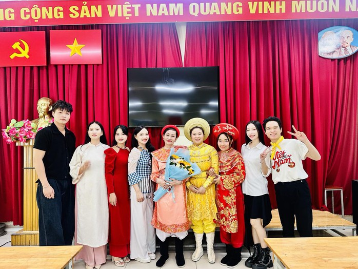 NSƯT Hạnh Thúy lan tỏa tình yêu sân khấu học đường - Ảnh 3.