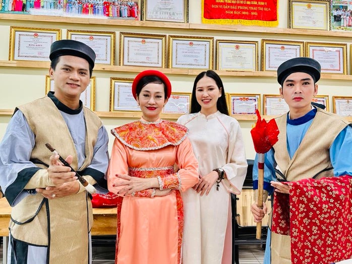 NSƯT Hạnh Thúy lan tỏa tình yêu sân khấu học đường - Ảnh 5.