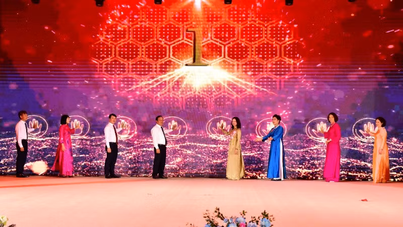Nghi thức khai mạc Lễ hội áo dài Hải Phòng lần thứ V năm 2026 với chủ đề “Phụ nữ Hải Phòng-Di sản và kết nối”.