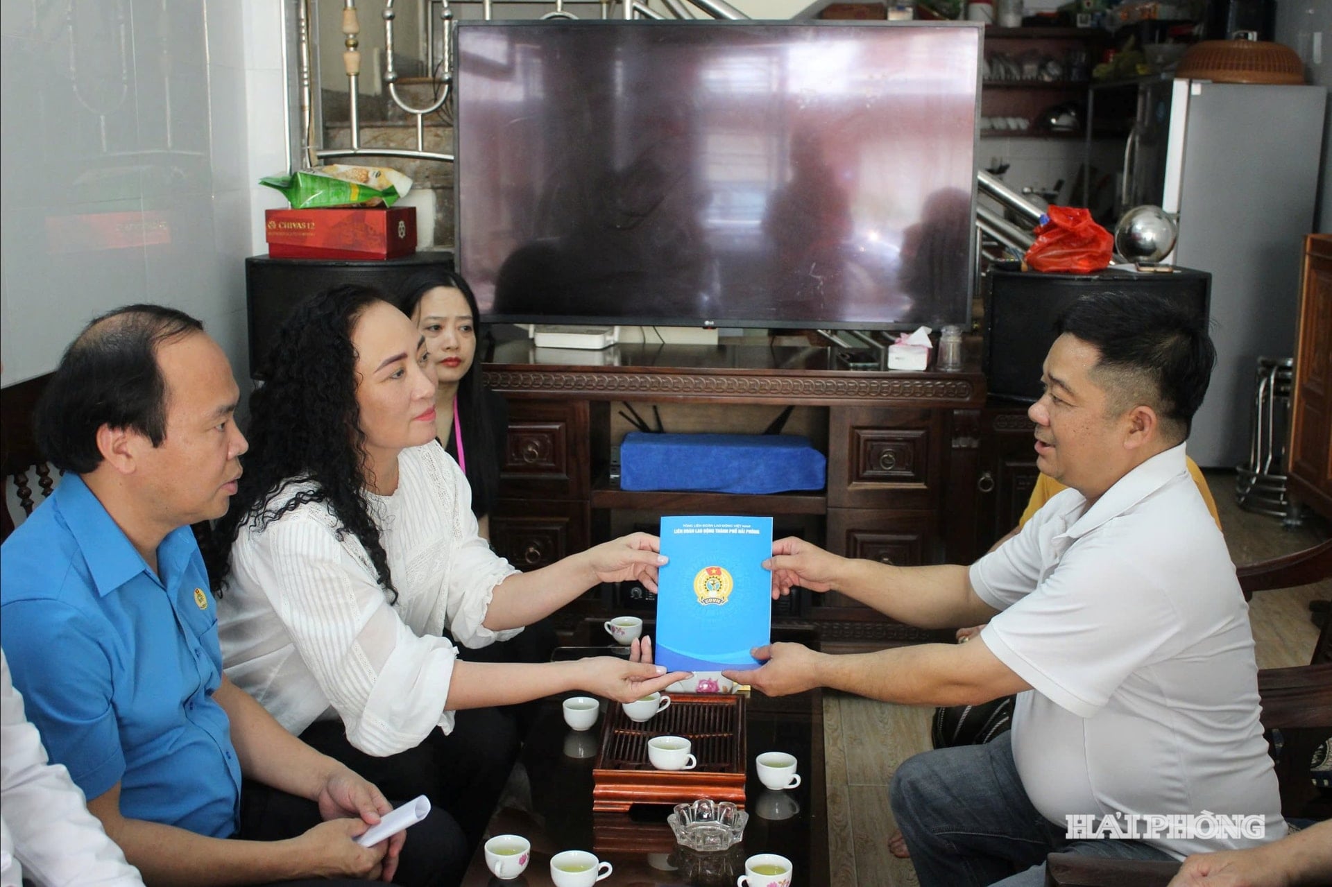 cong-nhan.jpg