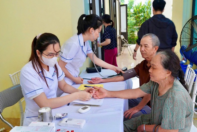 Quảng Ninh: Khám sàng lọc, cấp phát thuốc miễn phí cho hàng nghìn người dân- Ảnh 1.