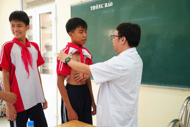 Quảng Ninh: Khám sàng lọc, cấp phát thuốc miễn phí cho hàng nghìn người dân- Ảnh 3.