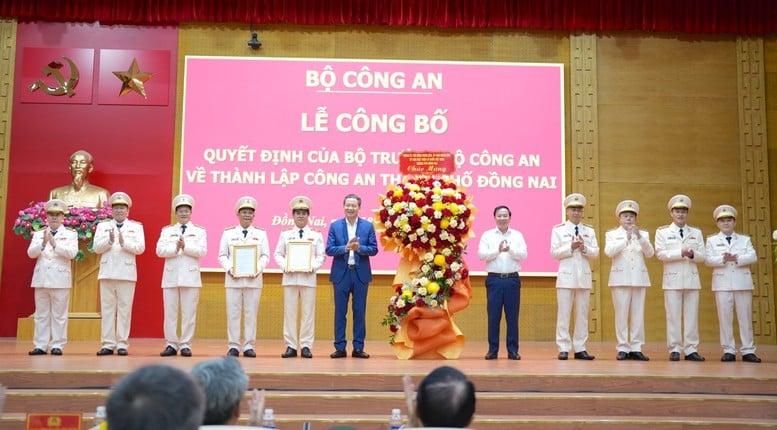 Công bố Quyết định thành lập Công an thành phố Đồng Nai- Ảnh 2.