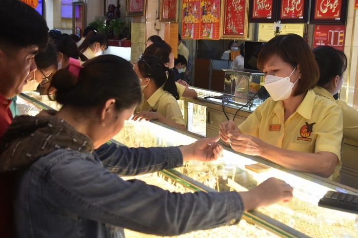 Giá vàng hôm nay 19-5: Vàng thế giới tăng trở lại - Ảnh 1.