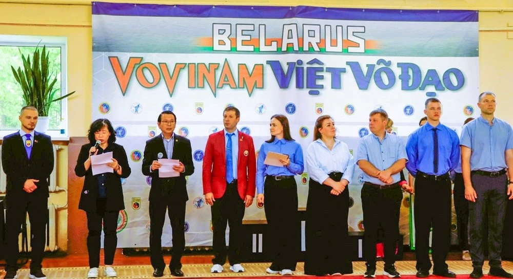 ساهمت فنون الدفاع عن النفس الفيتنامية في نشر القيم الفيتنامية في بيلاروسيا. Việt Võ Đạo lan tỏa giá trị Việt Nam tại Belarus