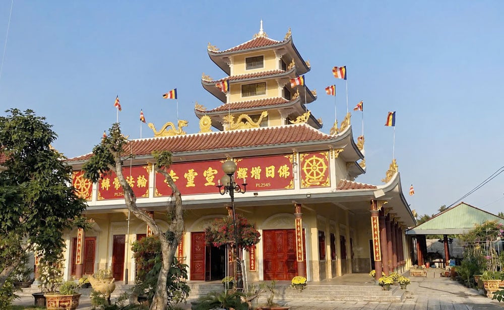Chánh điện, nhà Tổ Chùa Tuyên Linh đã hoàn thành và đưa vào sử dụng mang diện mạo uy nghiêm cho ngôi cổ tự.