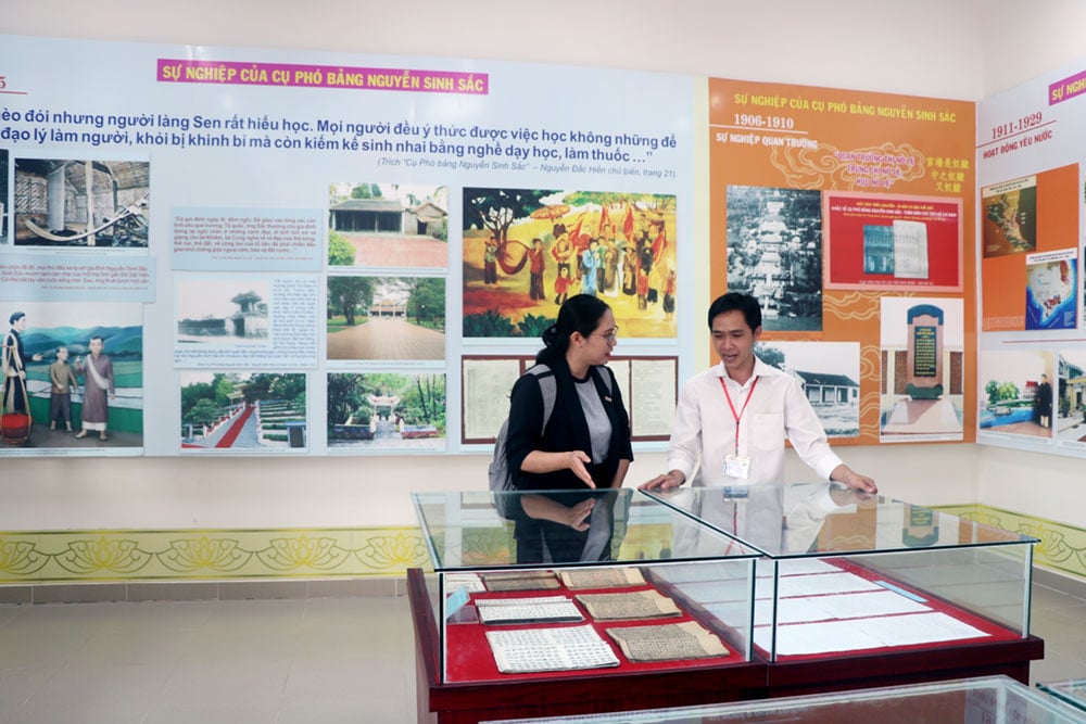 Tại Khu lưu niệm cụ Nguyễn Sinh Sắc bên trong chùa Tuyên Linh nhiều kỷ vật được gìn giữ.
