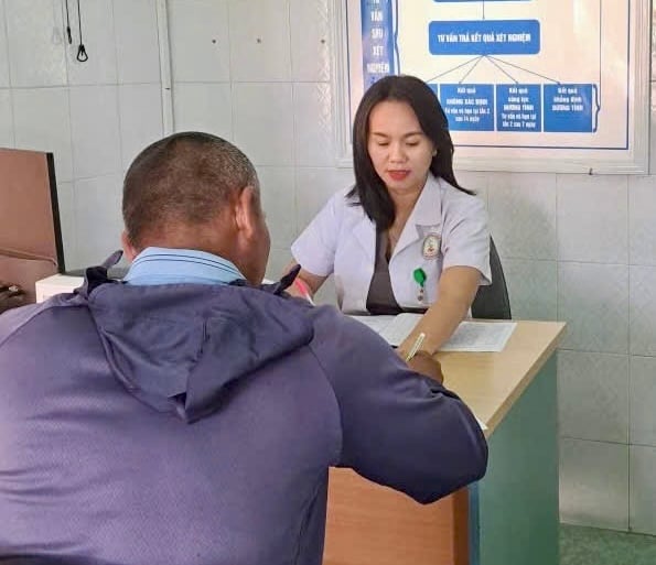 Nỗ lực vì lợi ích của bệnh nhân HIV/AIDS- Ảnh 2.