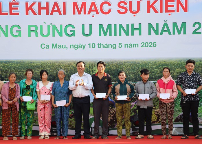 CLIP: Hàng trăm người tham gia thử thách đi cầu khỉ ở Vườn Quốc gia U Minh Hạ - Ảnh 2.