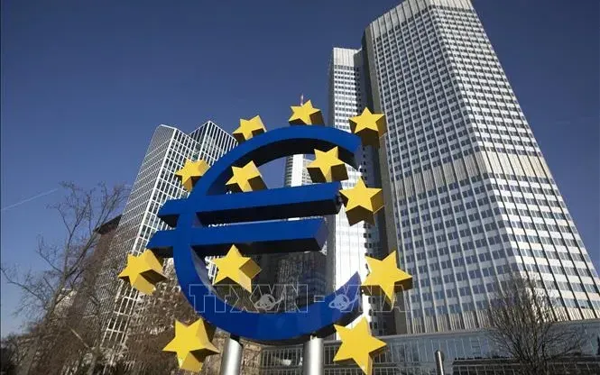 EU cảnh báo tăng trưởng chậm, lạm phát cao