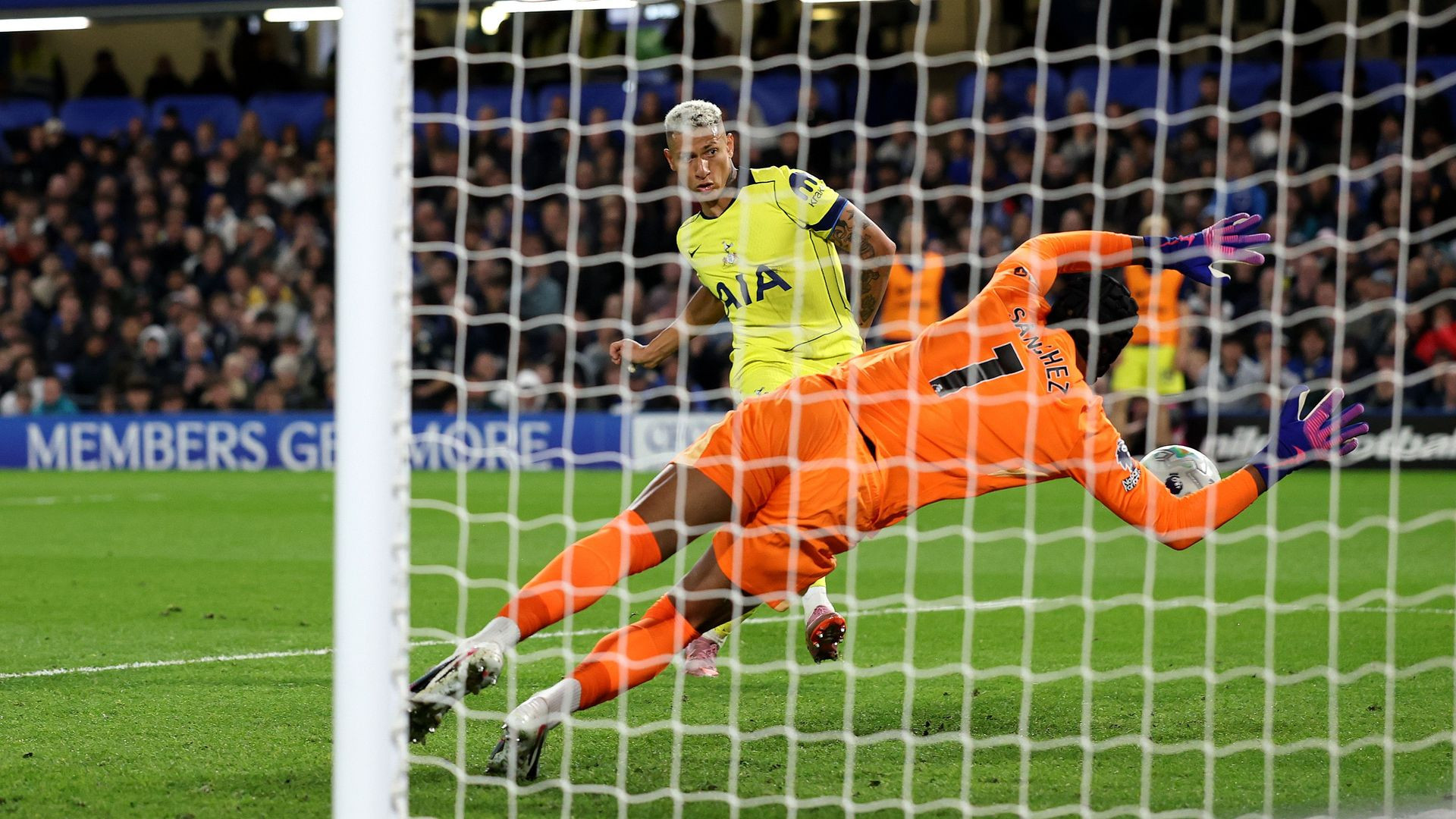 resources_premierleague_pulselive_com 2026 05 19T200359Z_1117295072_UP1EM5J1JQLGQ_RTRMADP_3_SOCCER ENGLAND CHE TOT.jpg