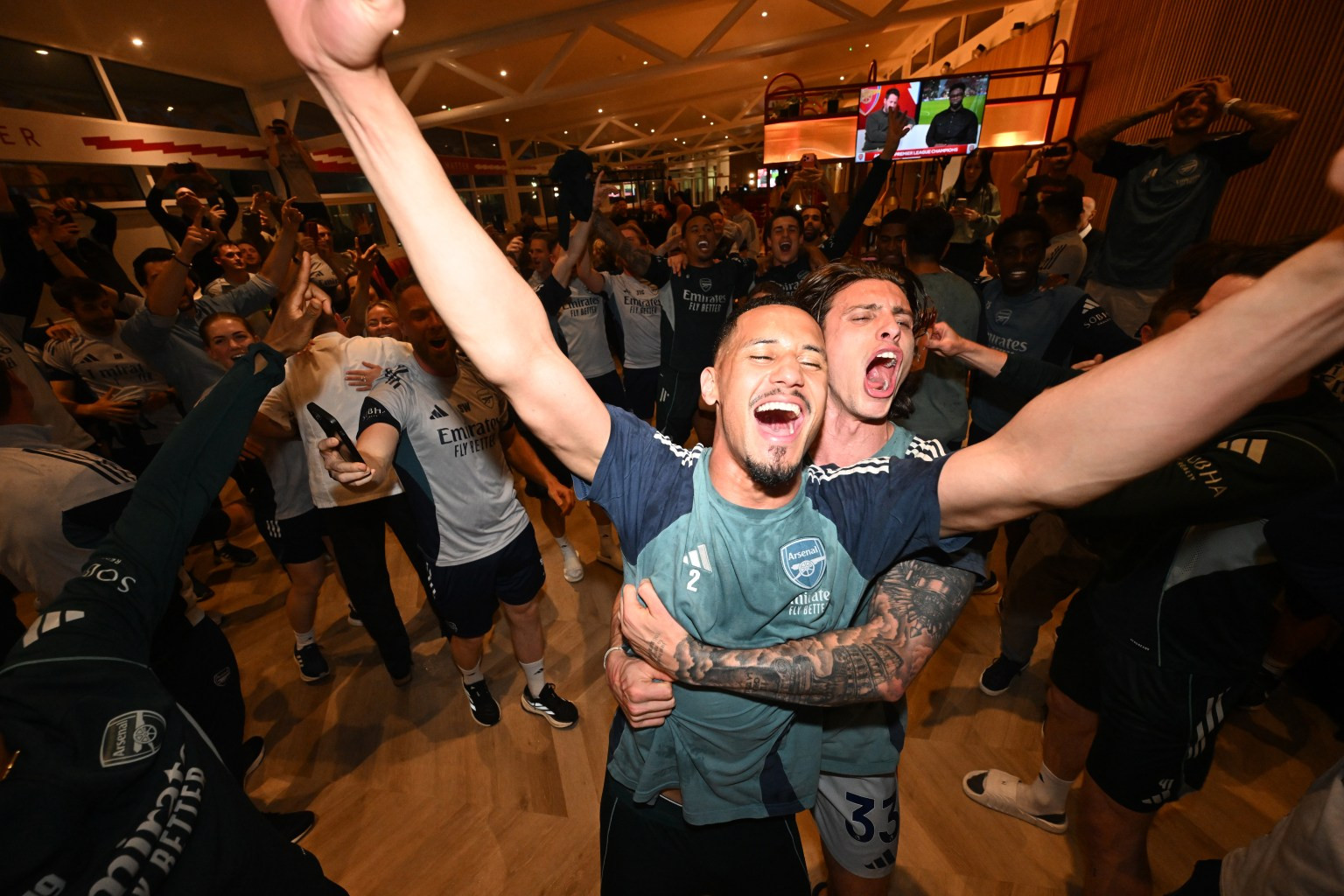 www_thesun_co_uk william saliba riccardo celebrate arsenal 1082244489 (2).jpg