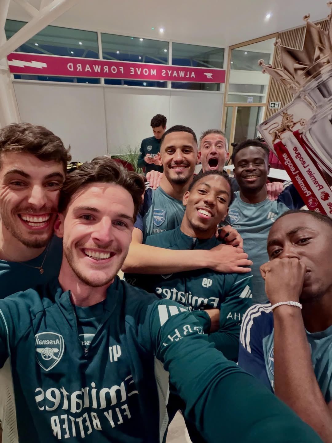 www_thesun_co_uk william saliba riccardo celebrate arsenal 1082244489 (1).jpg