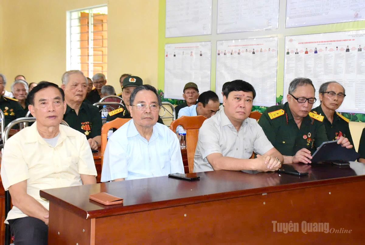 Đồng chí Nguyễn Hữu Hoan, nguyên Phó Bí thư Thường trực Tỉnh ủy dự Gặp mặt kỷ niệm 55 năm Ngày thành lập Tiểu đoàn Bình Ca 5.