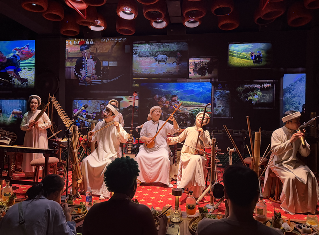 Show nhạc dân tộc kết hợp ăn tối ở TP.HCM gây tò mò- Ảnh 1.