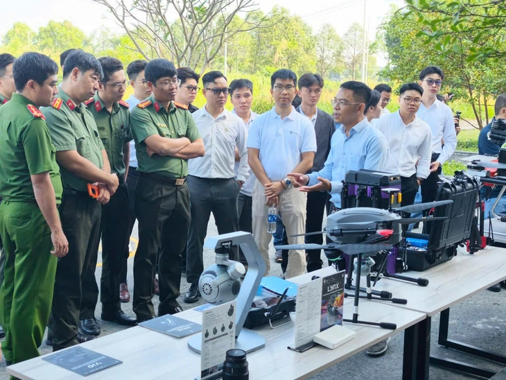 UAV - Ảnh 1.