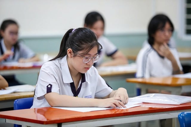 Để hạn chế chấm chặt, chấm lỏng môn văn thi tốt nghiệp - Ảnh 1.