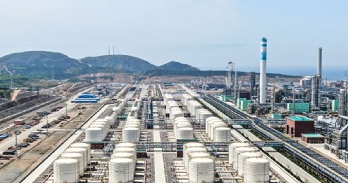 中国の石油精製量は、約4年ぶりの低水準となった。