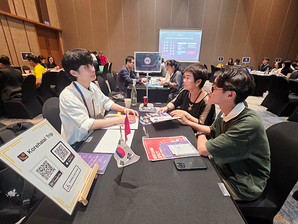 Các doanh nghiệp du lịch Hàn Quốc và Việt Nam kết nối B2B tại sự kiện “Korea Travel Roadshow 2026” ở Đà Nẵng.