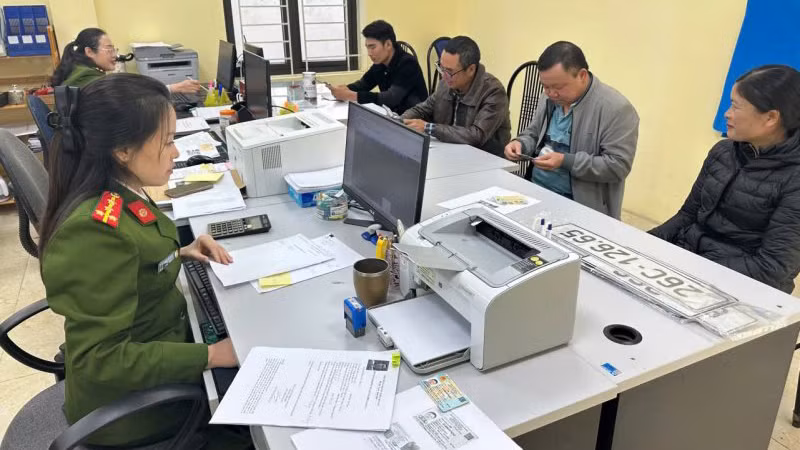 Les forces de police du quartier de Moc Son (ville de Moc Chau, province de Son La) incarnent l'esprit de service à la population.