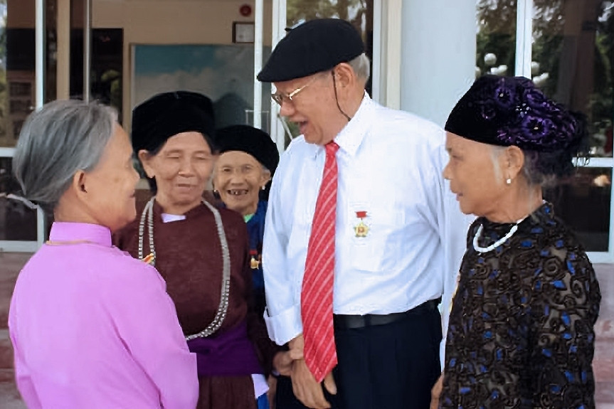 'Cây sa mộc' Sùng Đại Dùng trên cao nguyên đá: 'Tôi nói là tôi làm được'