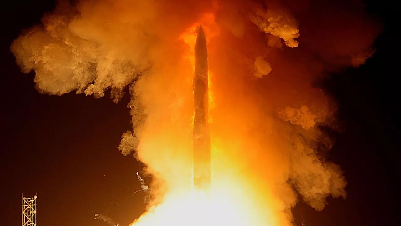 موشک Minuteman III.jpg