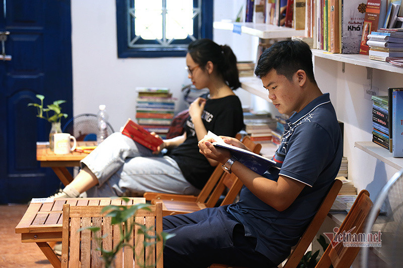 อ่านหนังสือ ดื่มชาและกาแฟ ใช้ไวไฟฟรีใจกลางกรุงฮานอย 11.jpg