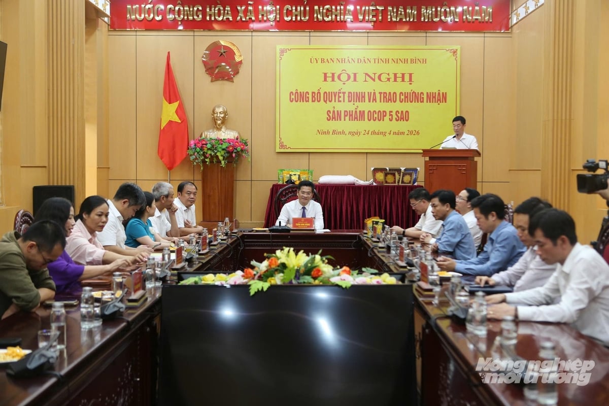 Toàn cảnh Hội nghị công bố quyết định và trao chứng nhận sản phẩm OCOP 5 sao. Ảnh: Thu Trang