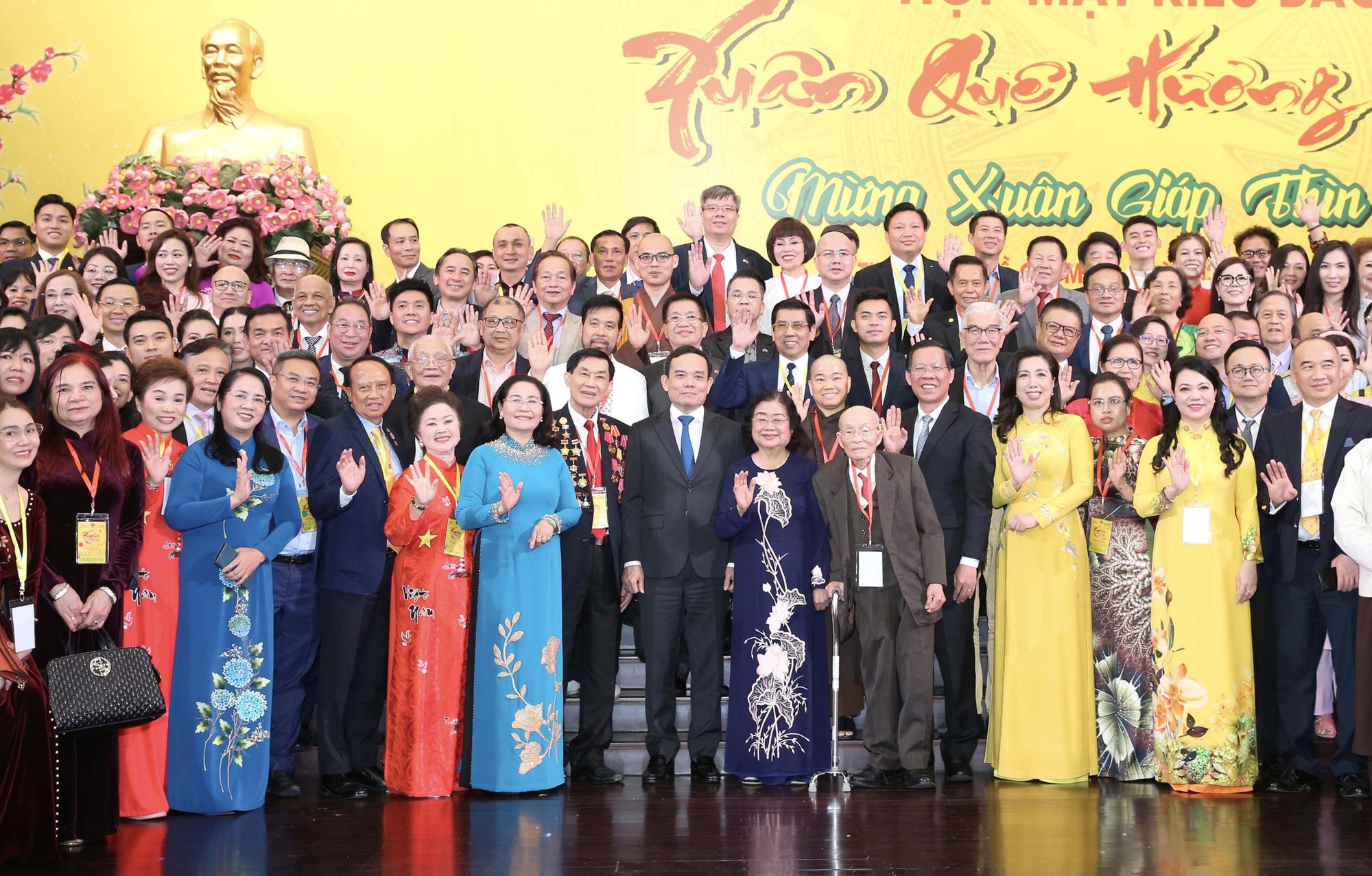 Auslandsvietnamesische Intellektuelle, die sich mit ganzem Herzen ihrer Heimat verschrieben haben - Foto 1. Trí thức kiều bào một lòng vì Tổ quốc- Ảnh 1.