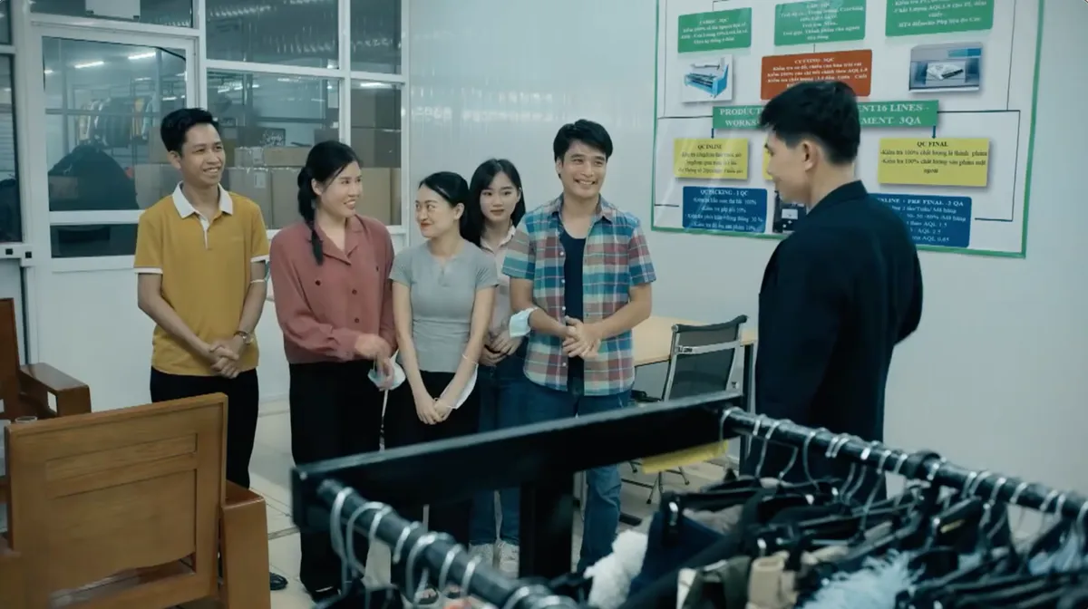 Dưới ô cửa sáng đèn - Tập 3: Sinh đòi "bẻ răng" ứng tiền cho công nhân- Ảnh 3.