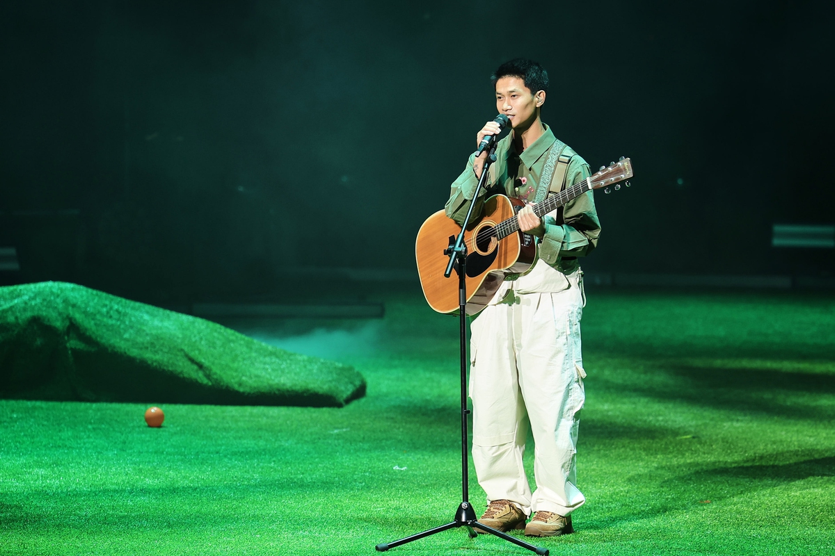 Chương "Rừng" ghi dấu với phần trình diễn của Nguyễn Hùng qua mashup "Ở trong khu rừng - Phép màu - 5 ngón bàn tay". Phần trình diễn giữ tinh thần mộc mạc, đúng với cảm giác của một người đang đối thoại với thiên nhiên và chính nội tâm mình.