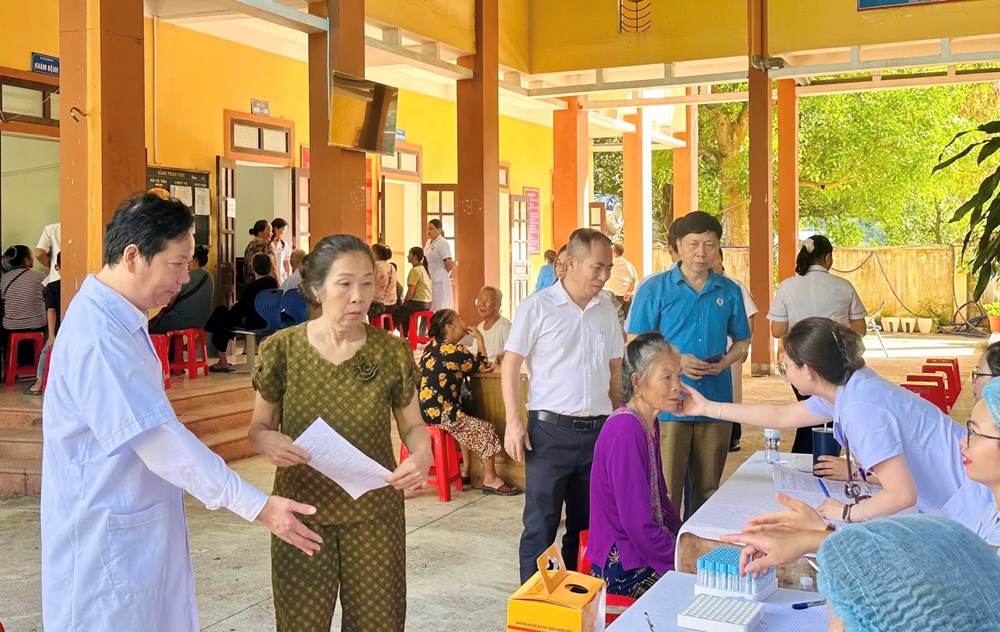 Khám sức khỏe miễn phí quy mô lớn đến tận xã, bản vùng sâu Nghệ An - ảnh 4