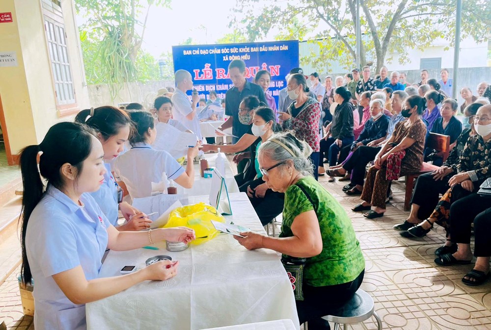 Khám sức khỏe miễn phí quy mô lớn đến tận xã, bản vùng sâu Nghệ An - ảnh 1