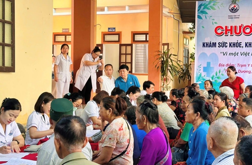 Khám sức khỏe miễn phí quy mô lớn đến tận xã, bản vùng sâu Nghệ An - ảnh 2