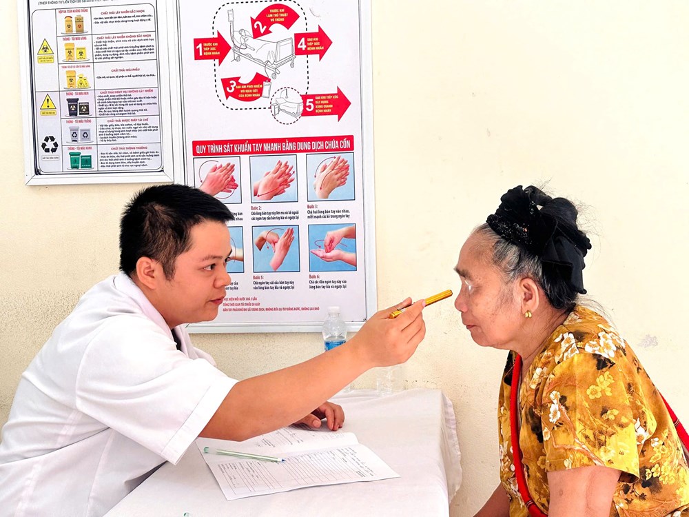 Khám sức khỏe miễn phí quy mô lớn đến tận xã, bản vùng sâu Nghệ An - ảnh 5