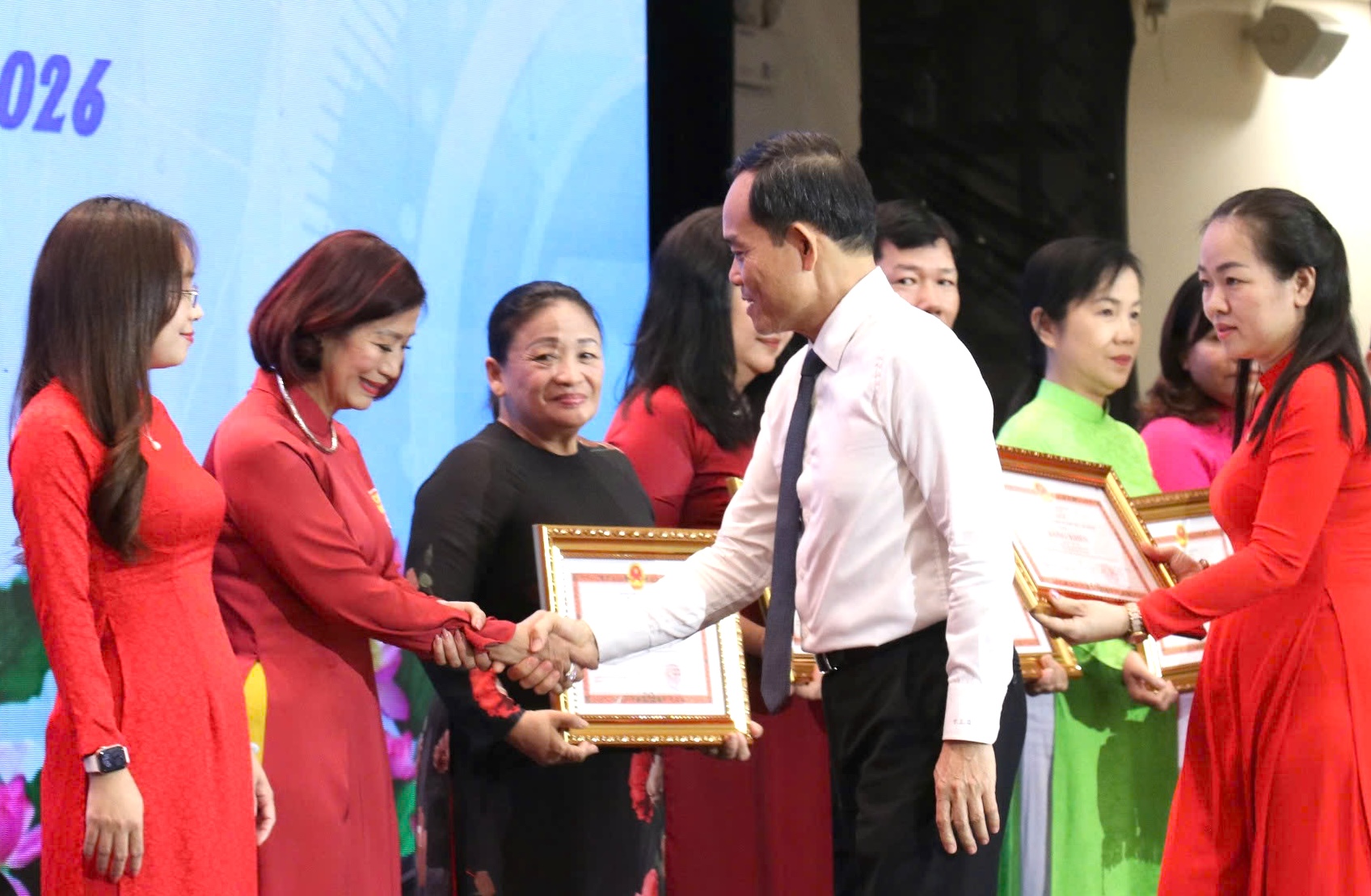 Thành ủy TPHCM biểu dương 358 điển hình học Bác - Ảnh 8.