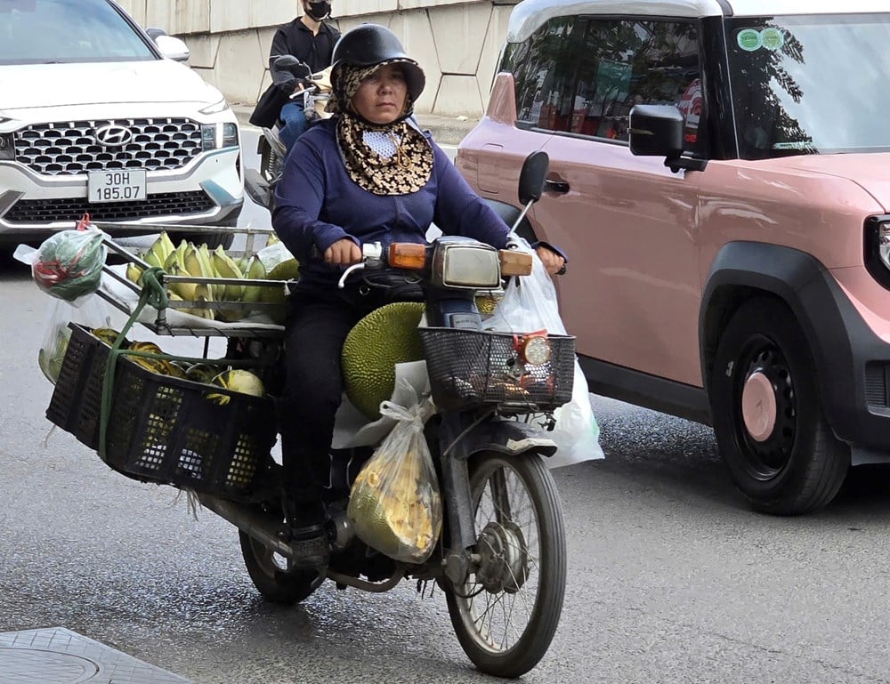 Różne style mody chroniącej przed słońcem w Hanoi - zdjęcie 3