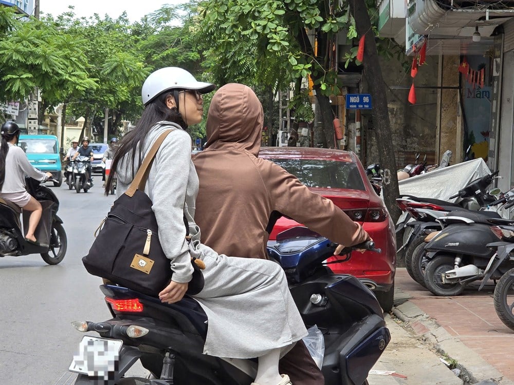 Różne style mody chroniącej przed słońcem w Hanoi - zdjęcie 10