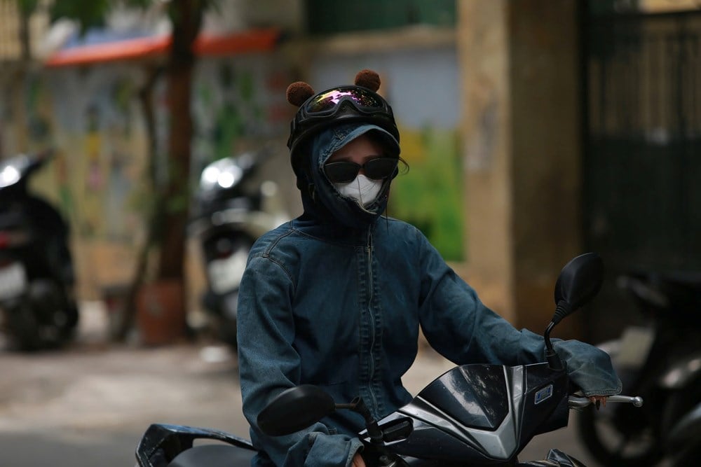 Różne style mody chroniącej przed słońcem w Hanoi - zdjęcie 15