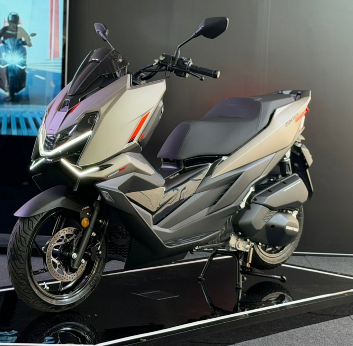 な ホンダSHmode、新古車なみ