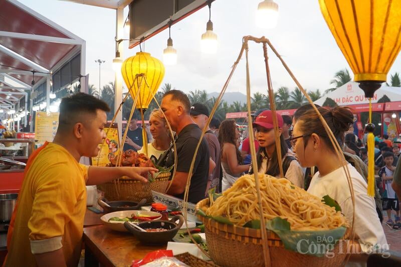 Le Da Nang Food Tour 2026 est un événement annuel culturel, culinaire et touristique d'envergure municipale, qui se déroulera du 20 au 24 mai 2026 au parc de la mer de l'Est, à la place de la plage de Tam Thanh et dans de nombreux autres endroits de la ville, proposant une série d'activités diversifiées, créatives et expérientielles.