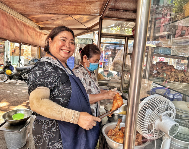 Bà Nguyễn Thị Thành , chủ quán The Lunch Lady nổi tiếng , đột tử ở Canada - Ảnh 1.