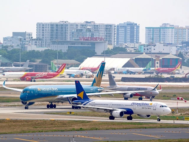 Les transports ferroviaires et routiers à grande vitesse vont-ils « voler » tous les passagers de l'aéroport ? - Image 1. Lo đường bộ, đường sắt cao tốc sẽ 'hốt hết' khách của sân bay?- Ảnh 1.