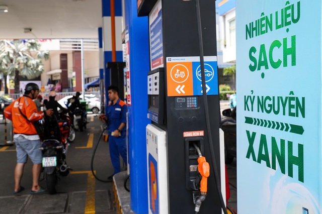 Chạy đua triển khai xăng E10 ra thị trường từ tháng 4 năm 2026 - Ảnh 1.