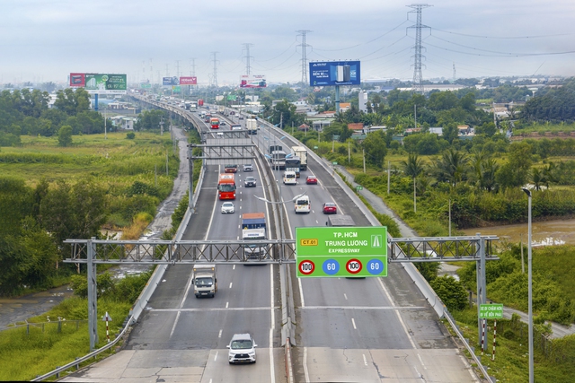 Návrh na upřednostnění okamžitého rozšíření dálnice na 2 jízdní pruhy - Foto 2. Đề xuất ưu tiên mở rộng ngay cao tốc 2 làn xe- Ảnh 2.