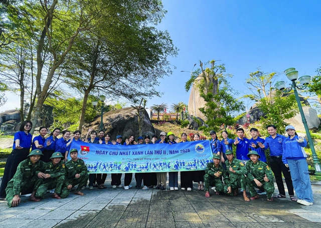 La zone économique spéciale de Ly Son lance sa campagne « Dimanche vert » pour embellir tout, des îles et des plages aux sites historiques - Photo 4. Đặc khu Lý Sơn ra quân Ngày chủ nhật xanh làm đẹp từ biển đảo đến di tích- Ảnh 4.