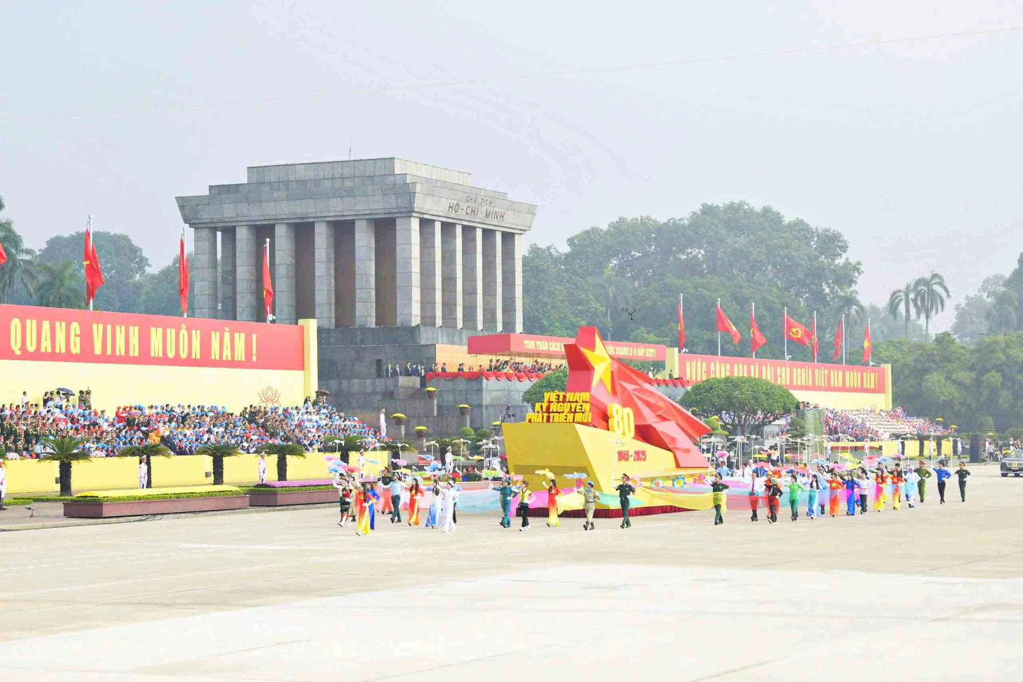 تمرکز تلاشها بر رشد بالا - تصویر ۱. Dồn sức cho tăng trưởng cao- Ảnh 1.