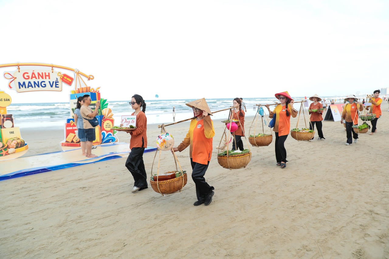 Độc đáo hoạt động diễu hành ẩm thực 'Gánh vị Đà Nẵng'