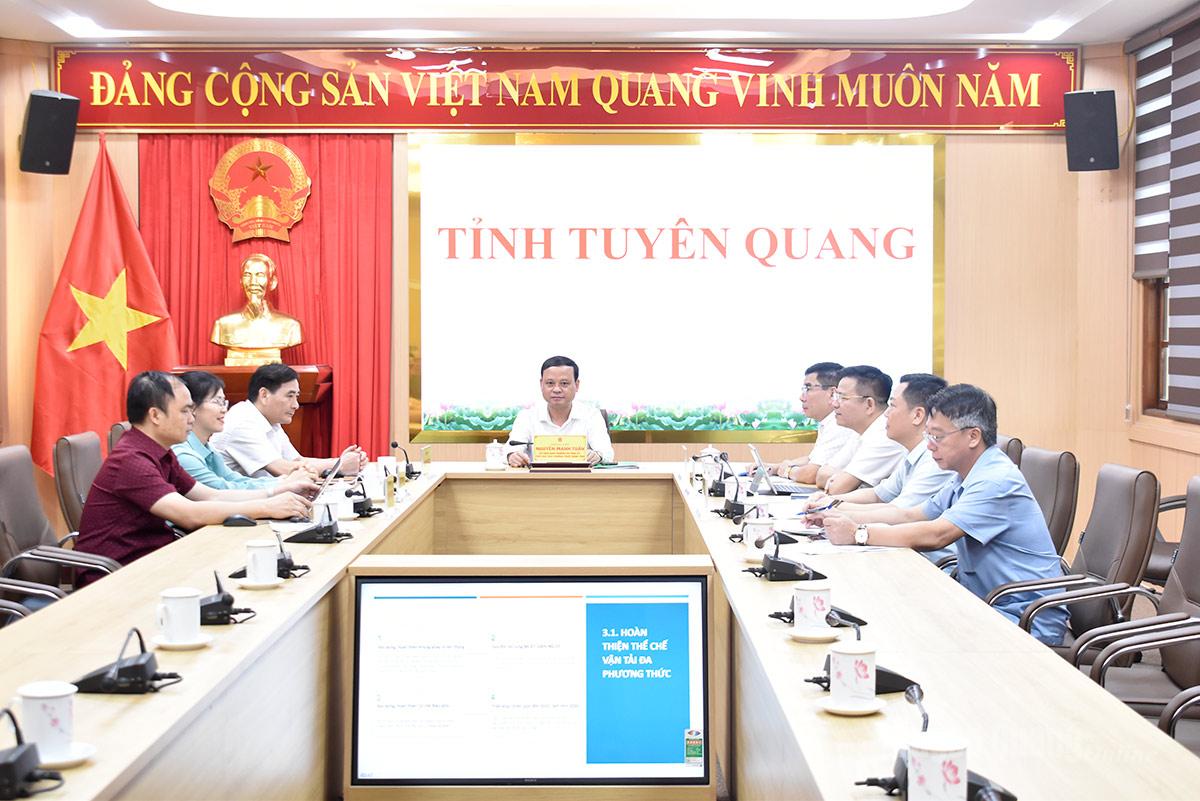 Đồng chí Nguyễn Mạnh Tuấn, Ủy viên Ban Thường vụ Tỉnh ủy, Phó Chủ tịch Thường trực UBND tỉnh dự và chủ trì tại điểm cầu Tuyên Quang.